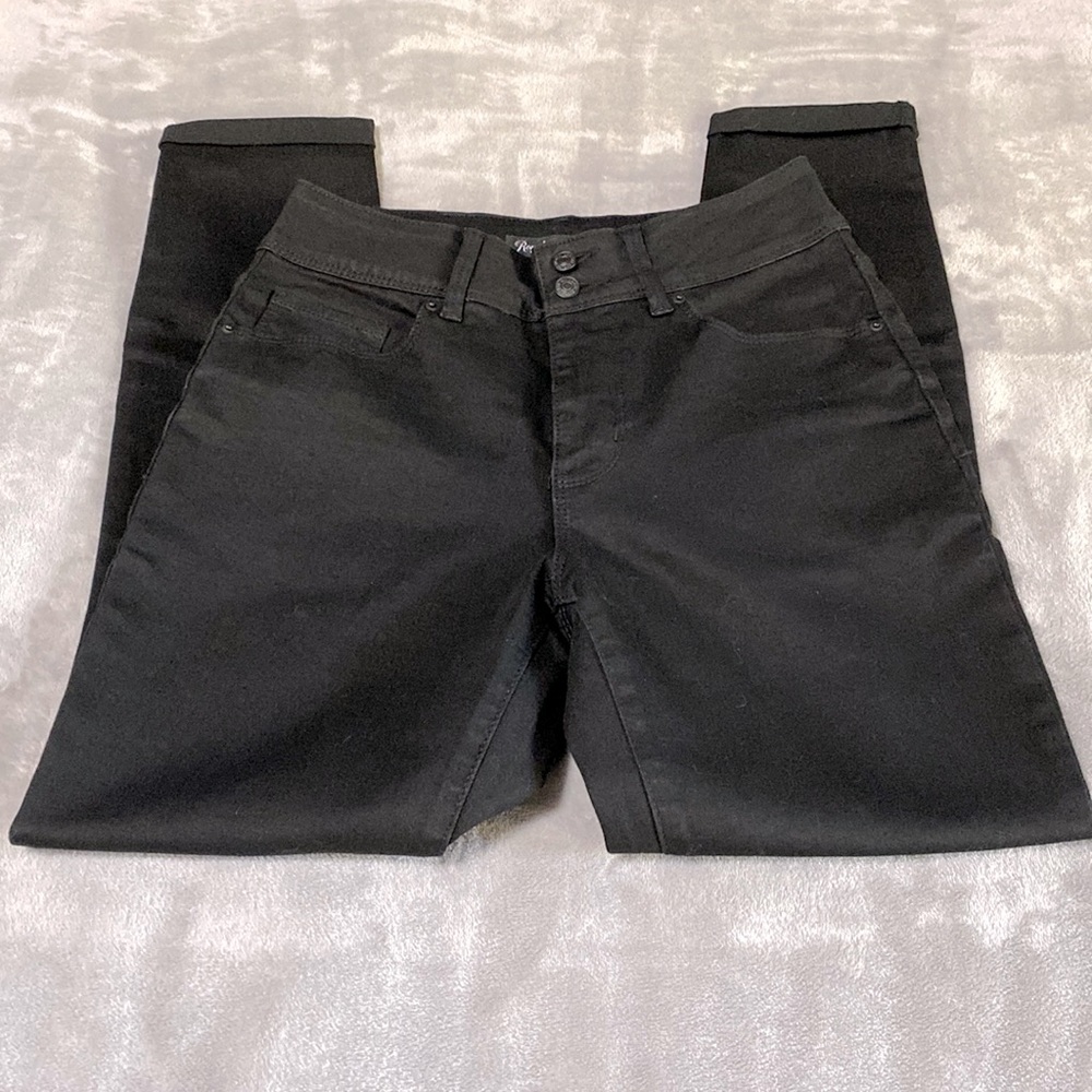 ROYALTY FOR ME “NEW WOT” HIGH-RISE, ANKLE JEANS. SIZE 4.